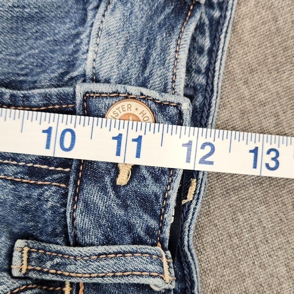 Hollister Ultra High-Rise 90s Distressed Style Shorts 100% Cotton. 0 - Picture 7 of 10